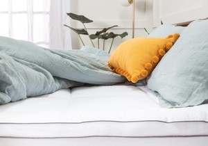 lot 7316 image: Pillowtop Mattress Topper 52 x 73 x 4&nbsp