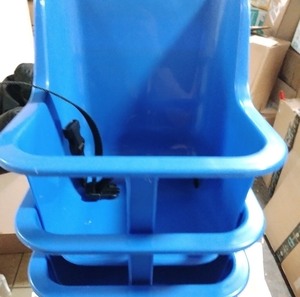 lot 180 image: small chair baby of plastic, pack of 4