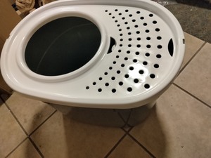 lot 236 image: cat litter box