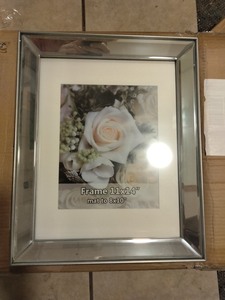 lot 263 image: picture frame 11�14 mat to 8�10