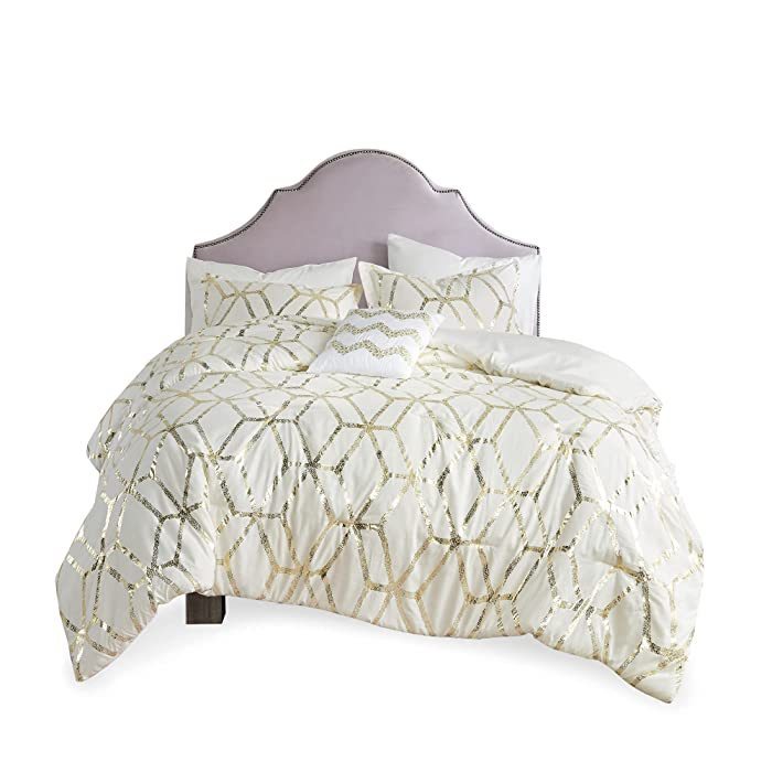 lot 7698 image: Comfort Spaces Vivian Comforter Set Ultra Soft All Season Lightweight