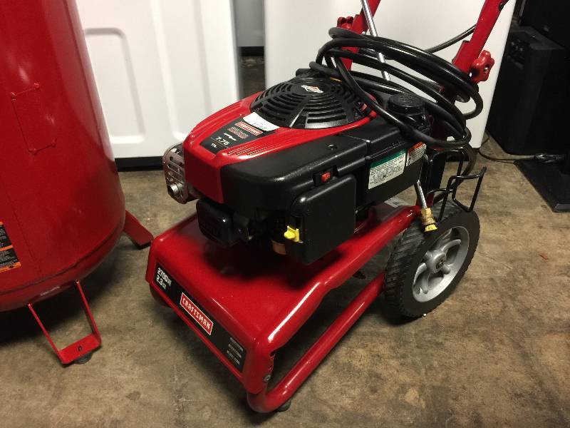 Craftsman Pressure Washer 2700 PSI, 2.3 GPM Briggs & Stratton Powered