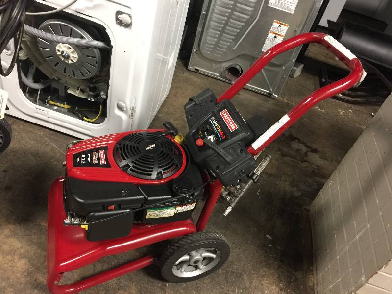 Craftsman Pressure Washer 2700 PSI, 2.3 GPM Briggs & Stratton Powered