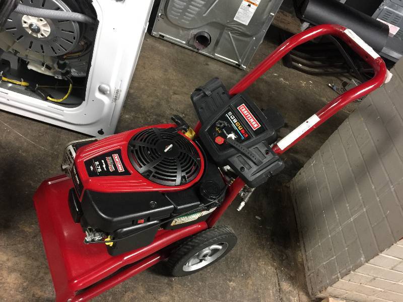 Craftsman Pressure Washer 2700 PSI, 2.3 GPM Briggs & Stratton Powered