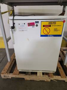lot 5635 image: Fisher Scientific Mini Freezer - Model - 97 - 920-1
