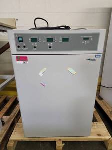 lot 5637 image: VWR Shel Lab Water Jacketed CO2 Incubator Model 2325