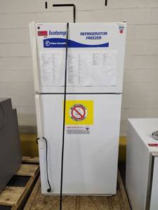 lot 5638 image: Fisher Scientific RefrigeratorFreezer Combo Cat. No. 13-986-106A