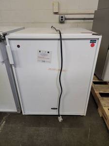lot 5642 image: Marvel Scientific Mini Freezer