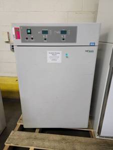 lot 5643 image: VWR Scientific Products CO2 Incubator 2350T