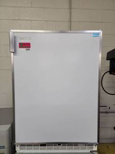 lot 5644 image: Marvel Scientific Mini Freezer