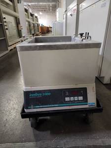 lot 5654 image: Innova 3100 Water Bath Shaker