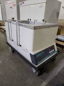 lot 5656 image: Innova 3100 Water Bath Shaker