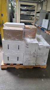 lot 5675 image: Pallet of 18 Boxes of Misc Lab Glassware - Beakers, Test Tubes, and More