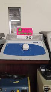 lot 5682 image: VWR HotPlate&nbsp