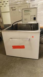 lot 5717 image: VWR Polyscience Heating Circulator Model 1122