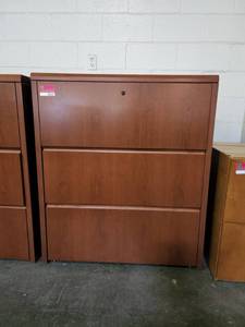 lot 18524 image: Wooden 3-Drawer Filing Cabinet&nbsp