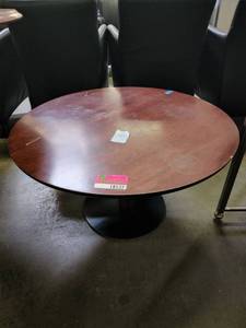 lot 18532 image: Wooden Oval Table&nbsp