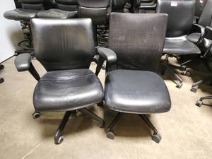 lot 18591 image: 2 Black Office Chairs