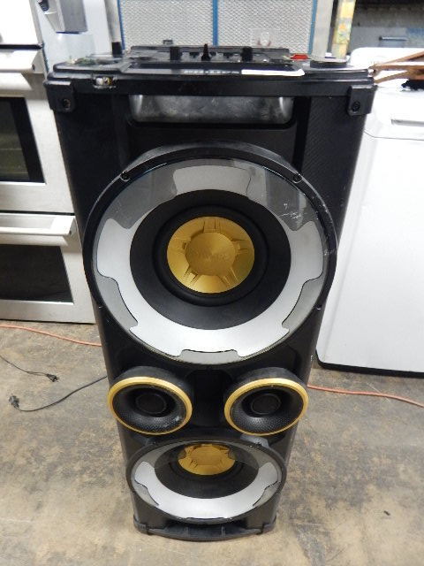 lot 8606 image: PHILLIPS XRS BIG SOUND BOX