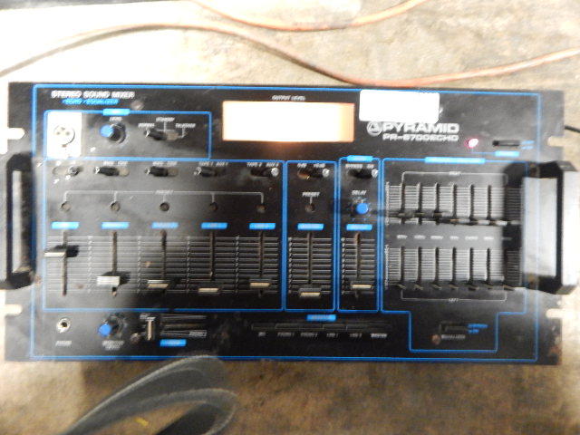 lot 8608 image: PYRAMID PR8700PRH MIXER