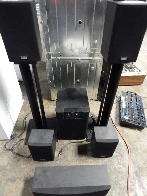 lot 8610 image: YAMAHA SURROUND SOUND SYSTEM WITH POWER BASS KICKER