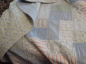 lot 1233 image: Great Quality  Large Old Hand Quilted  Quilt