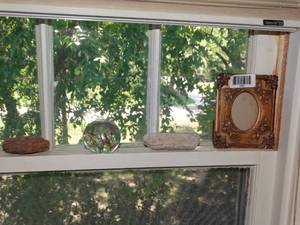 lot 1248 image: Beautiful Glass Paper weight - Collectible Rocks and Small Frame