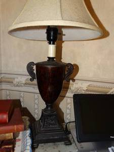 lot 1253 image: Vintage Lamp and Lamp Shade