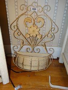 lot 1257 image: Decorative Metal Wall Hanging - Planter