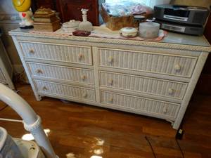 lot 1258 image: 6 Drawer Henry Link White Wicker Dresser w Glass Top