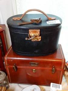 lot 1261 image: 2 Small Vintage Suitcases