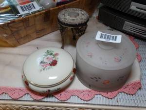 lot 1264 image: Vintage Glass and Metal Decor