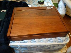lot 1267 image: Portable Hinged Wood Desk Top
