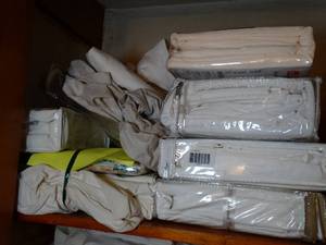 lot 1280 image: New and Used Variety of Bedding  Sheets Lot