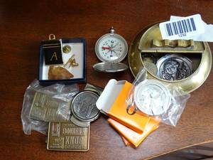 lot 1292 image: Small Collectibles  Ash Tray  Money Clips  Compass  Arrow Head  Tokens  Etc