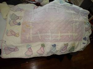 lot 1304 image: Vintage Hand Made Baby Quilt