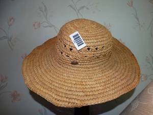 lot 1314 image: Liz Claiborne Womens Straw Hat