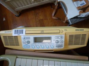 lot 1320 image: Sony Mega - Bass Under Cabinet Radio  Cd Player