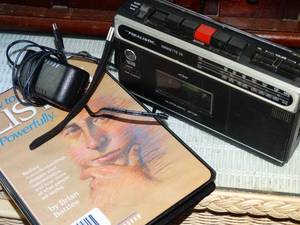 lot 1324 image: Realistic Minisette VII  AM FM Cassette Player wPlug and Audio Cassette Program