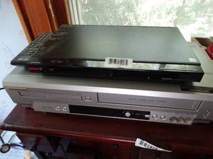 lot 1326 image: Sony and Sylvania CDDVDVHS Players