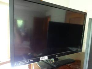 lot 1334 image: Westringhouse 32 LCD TV w Remote