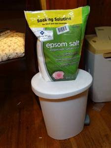 lot 1413 image: Bag of Epsom Salt and Small Trash Can