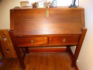 lot 1346 image: Great Vintage Folding Wood Desk