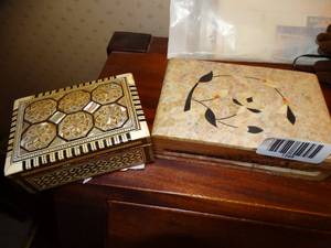 lot 1348 image: 2 Small Decorative Inlaid Boxes  One Wood - One Stone