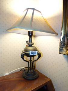 lot 1350 image: Antique Metal Desk Lamp w Shade