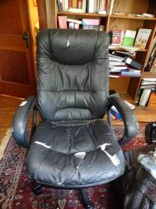 lot 1375 image: High Back Rolling Office Chair
