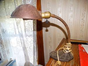 lot 1383 image: Vintage Adjustable Metal Desk Lamp