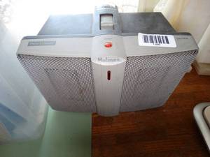 lot 1388 image: Small Electric Heater