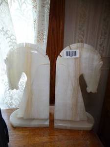 lot 1387 image: 2 Large Stone Horse Book Ends