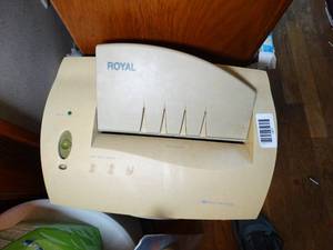 lot 1411 image: Paper Shredder